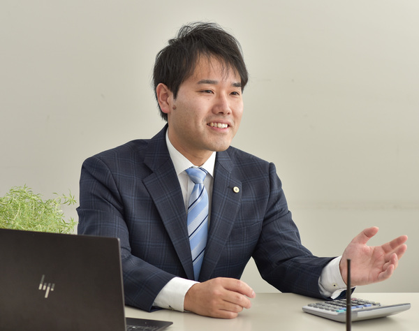 代表者　菅野峻太